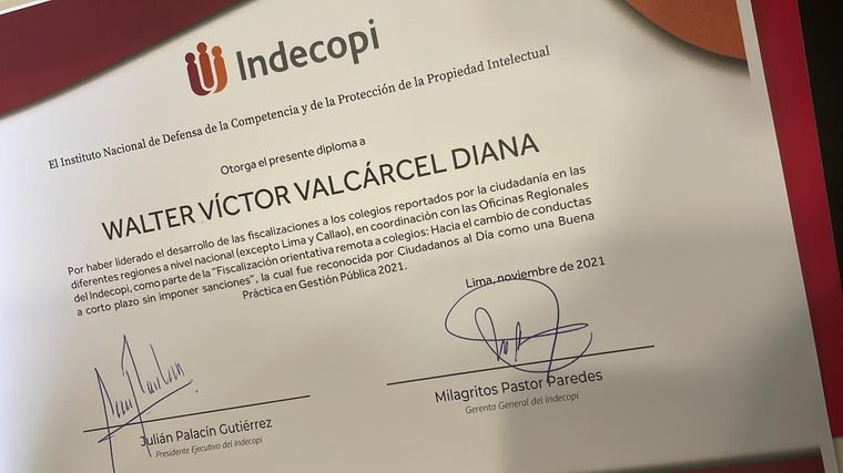 Diploma de Indecopi: Buena Práctica en Gestión Pública 2021 a Walter Víctor Valcárcel Diana