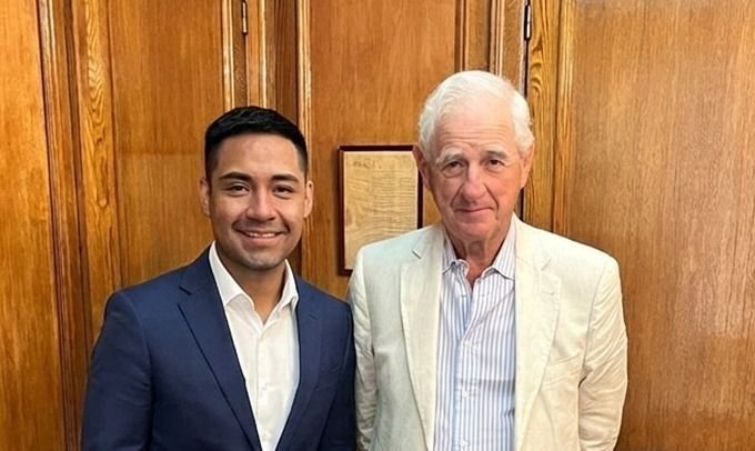Walter Valcárcel con el Dr. Jorge Otamendi